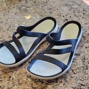 Womens 9 Crocs Women's Swiftwater Sandals in a black and white colorway. 